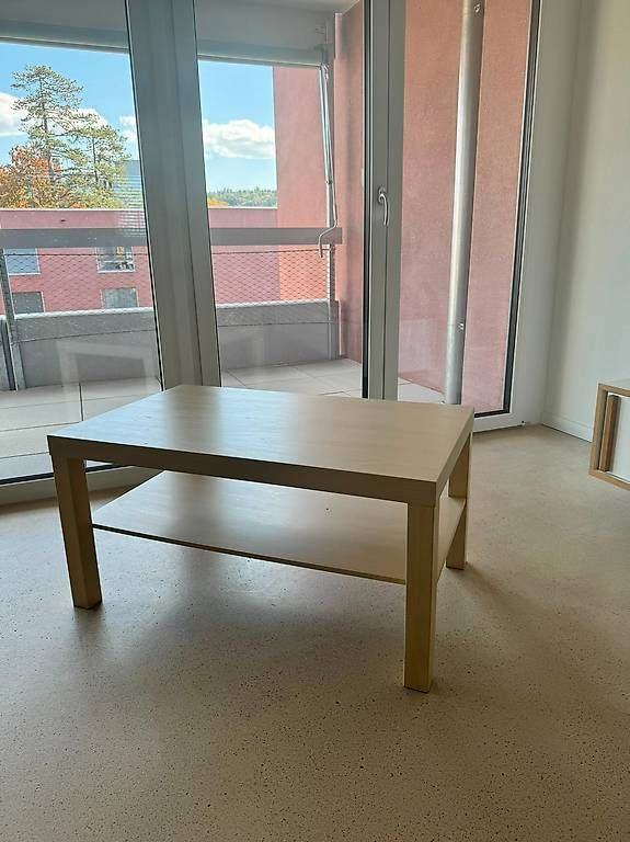 Tavoli: Couchtisch hell mit Ablage  gratis abzugeben – Usato da Möhlin venduto da Jack4313