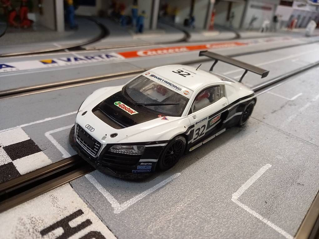 Carrera Piste: Carrera Digital 132 Audi R8 LMS – Usato da Langenthal venduto da noa_9wcy