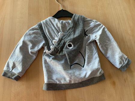 C&A Jacke Sweater Grau mit Hai - Print Größe 86