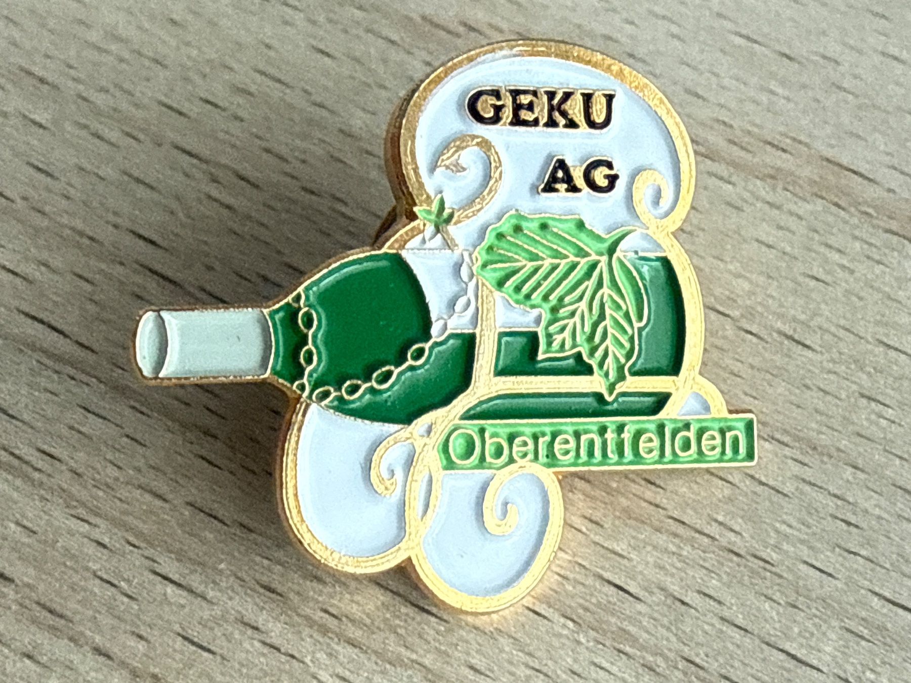 Plaketten & Abzeichen: Pin Geku AG Oberentfelden – Gebraucht aus Glattbrugg von Schweigmatt