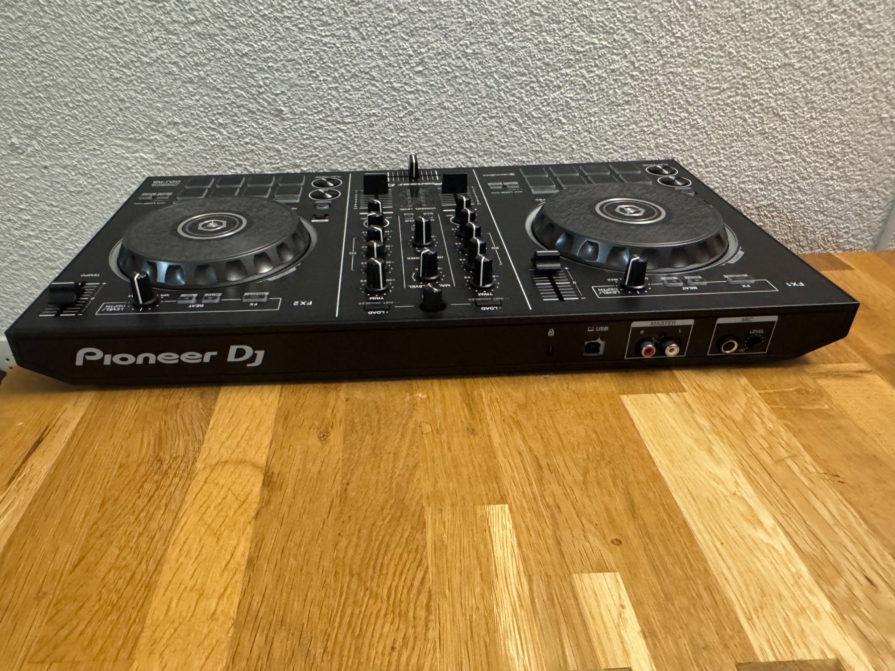 Pioneer Console di mixaggio: Pioneer DJ DDJ-RB DJ-Controller – Usato da Unterkulm venduto da mdd_designs 3