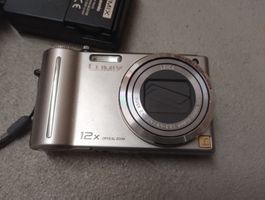 Panasonic Lumix DMC-TZ6 Zoom Kamera mit Ladegerät