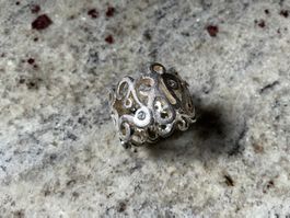 silberring mit mehreren zirkonia, einzelstück