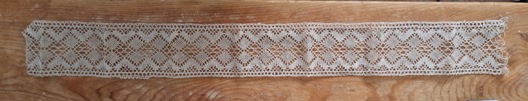 Tessuti: Schöne alte Spitze/Borte ca. 75 cm – Usato da Rütihof venduto da Teddy1985