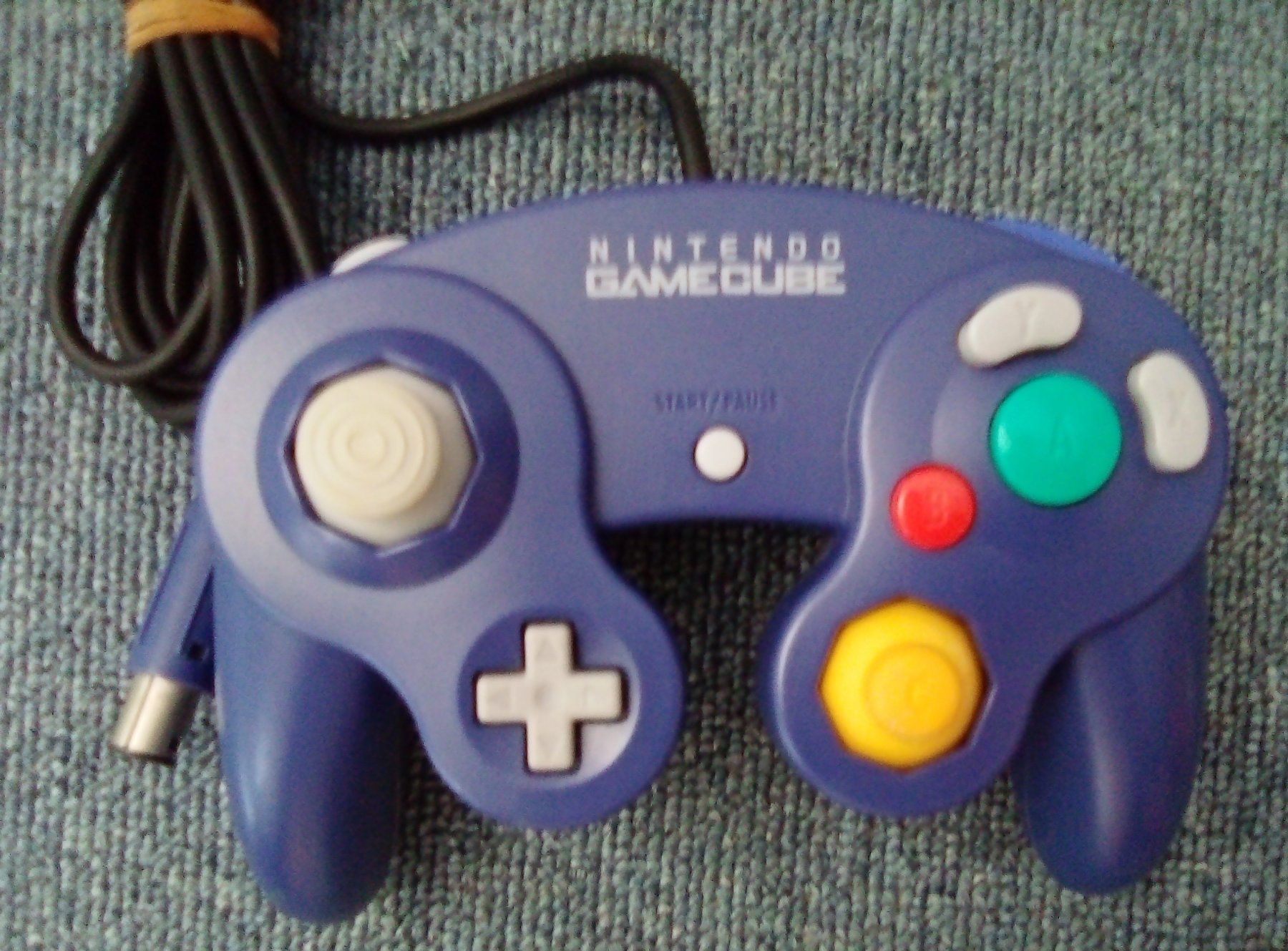 Nintendo Controller: Original Nintendo Gamecube Controller OEM Retro Lila – Neu (gemäss Beschreibung) aus Winterthur von Colonica
