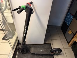 Phoenix Elektroroller mit Display