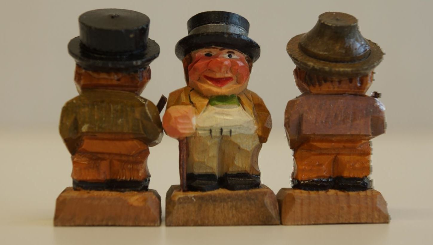 Skulpturen & Statuen: 3 Männer, geschnitzt – Neu und originalverpackt aus Brienz BE von P.Edelweiss 1