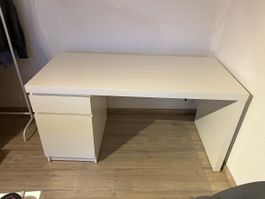 Schreibtisch. Pult MALM IKEA