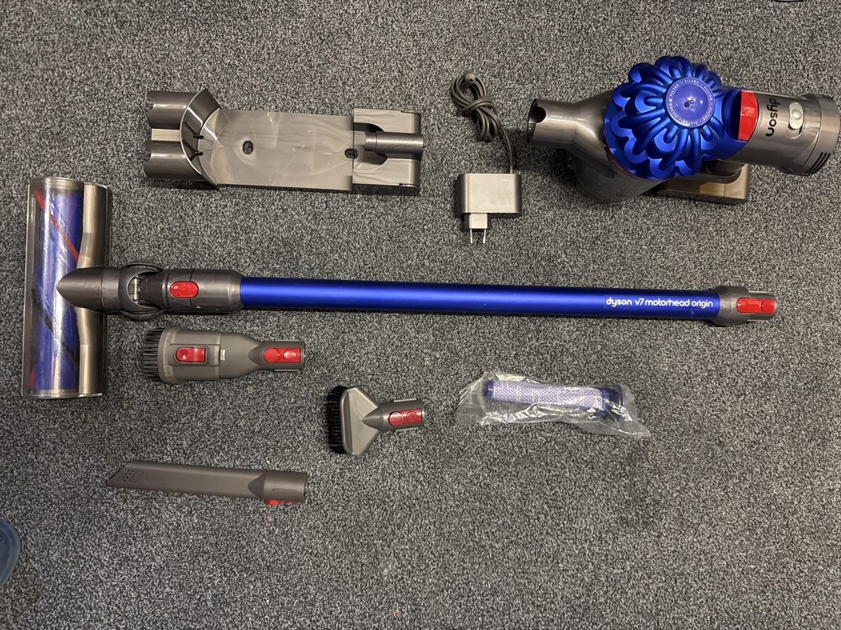 Dyson Aspirapolveri & Accessori: Dyson v7 Motorhead Origin – Usato da Landquart venduto da Nnf007 2