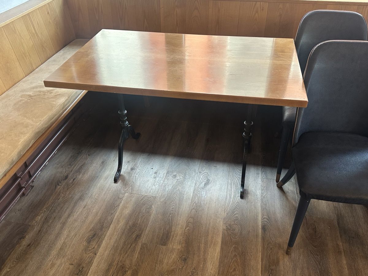 Tavoli: Bistrotisch Beizentisch Esstisch Tisch Gussfüsse – Usato da Freienstein venduto da Sveti369 5