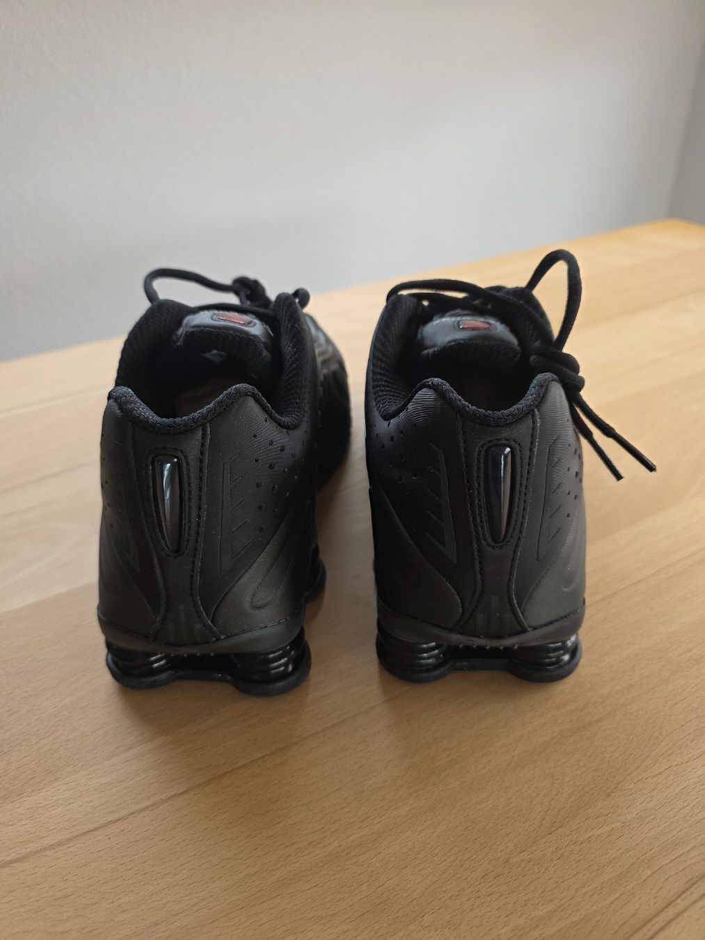 Scarpe da uomo: Superbe Nike Shox black  R4 – Nuovo e nell'imballaggio originale da Corpataux venduto da kaiken 2