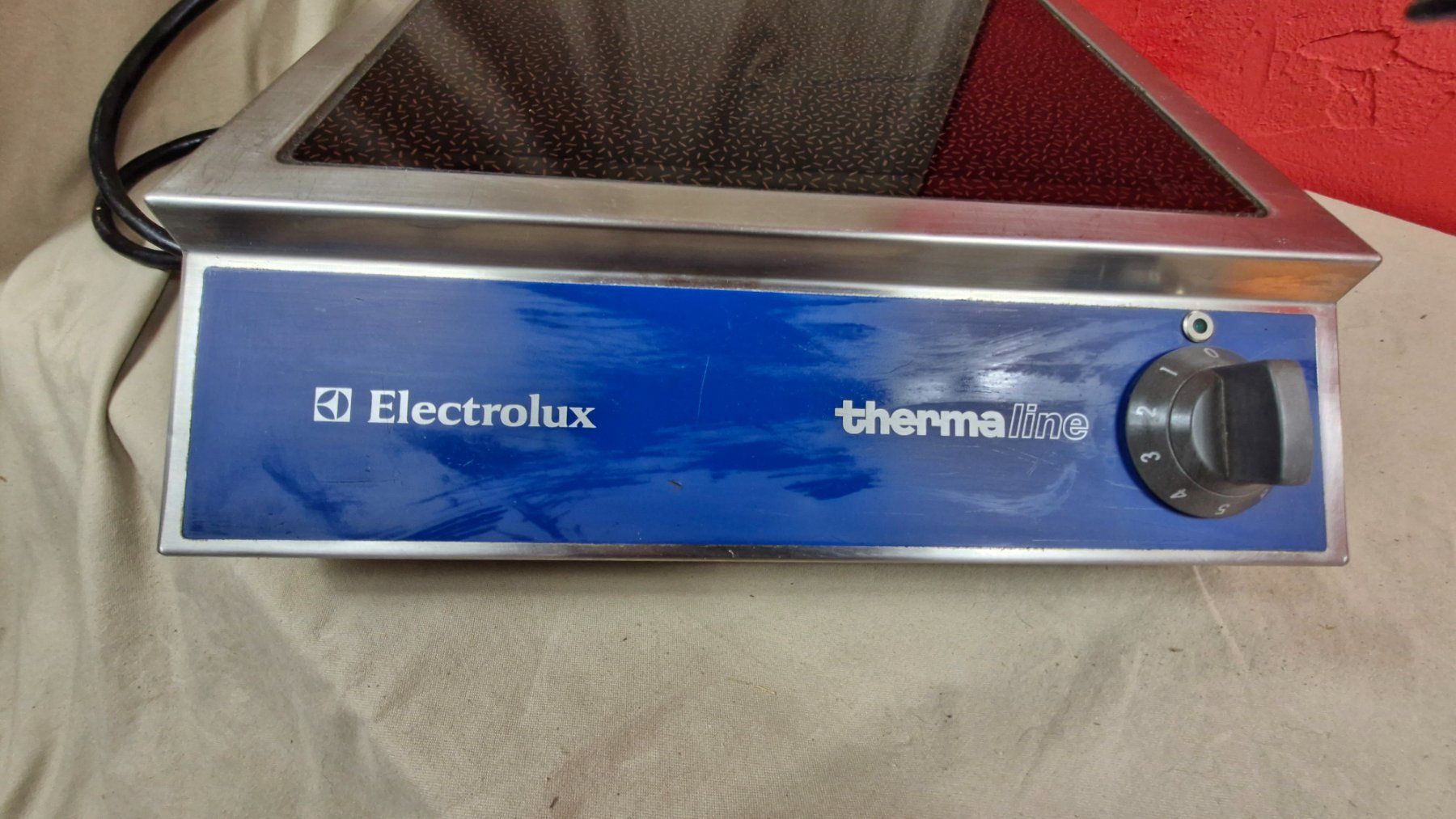 Electrolux Elettrodomestici da cucina: Elektrolux Gastro Induktions Herdplattte Vario – Usato da Dorf venduto da Zur-Lingg 1