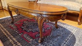 Grande table basse de style Louis XV en bois sculpté