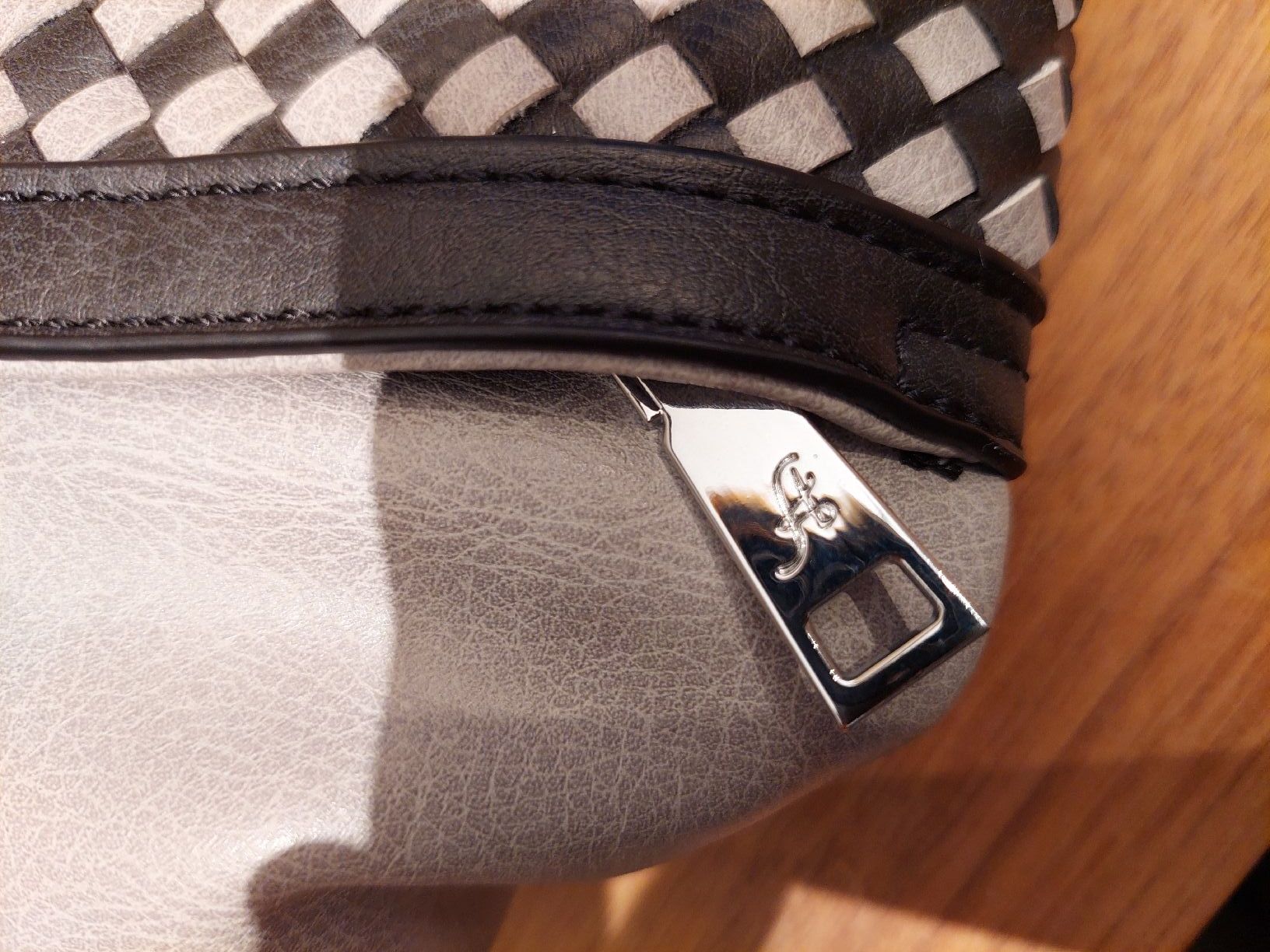 Zaini: Grau/schwarzer Rucksack / Handtasche, Leder, neuwertig – Nuovo (secondo la descrizione) da Brunnen venduto da Livianda 9