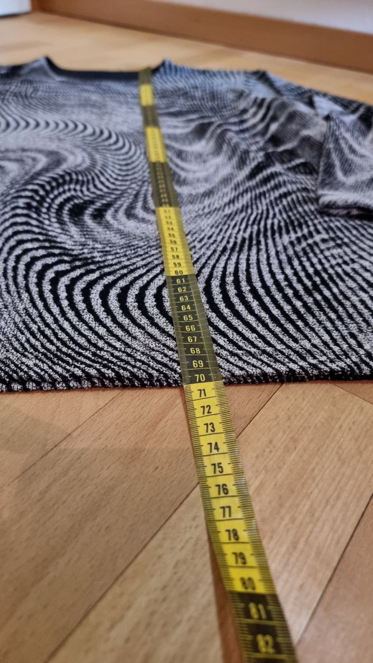Blusen: Schicker Damenpullover Gr. 48/50 schwarz/weiss Muster – Gebraucht aus Wald ZH von CapLux 7