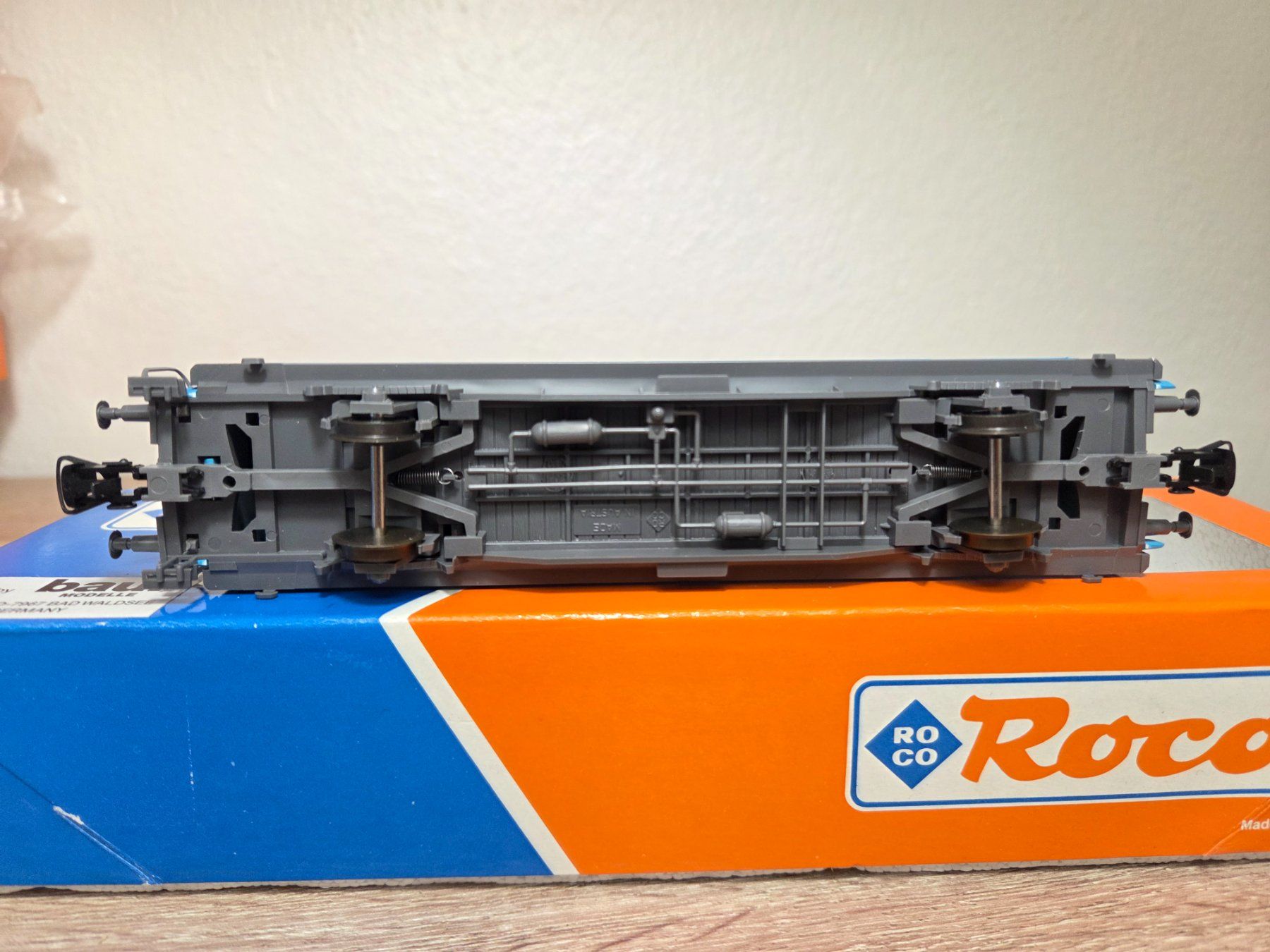 Roco Modellini di ferrovie: Roco 291034 Güterwagen Cargo SBB H0 – Nuovo e nell'imballaggio originale da St-Aubin-Sauges venduto da Lo_Go 4