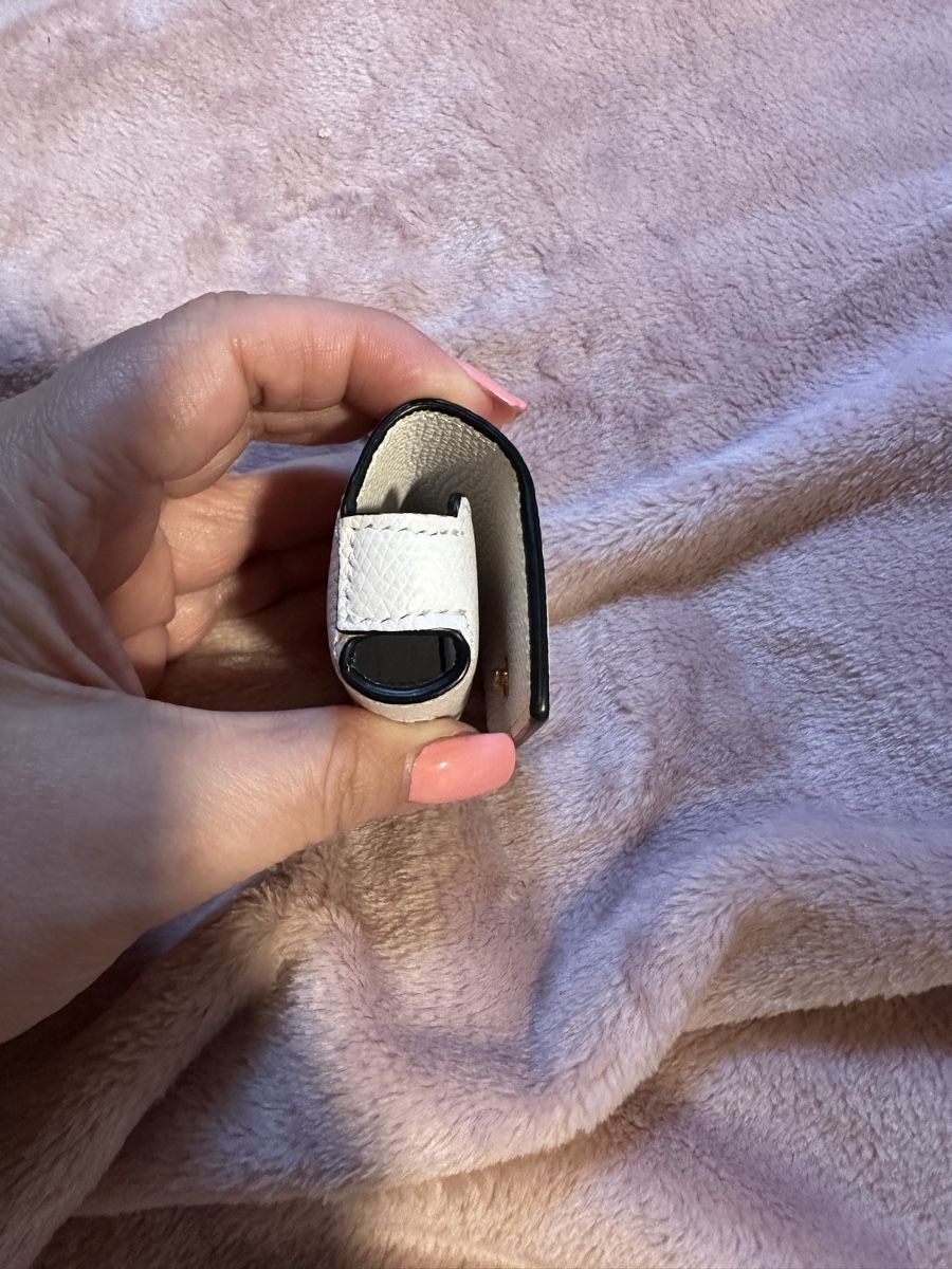 Cover & Protezioni schermo: Valentino airpods pro case – Usato da Mendrisio venduto da ketolin 3