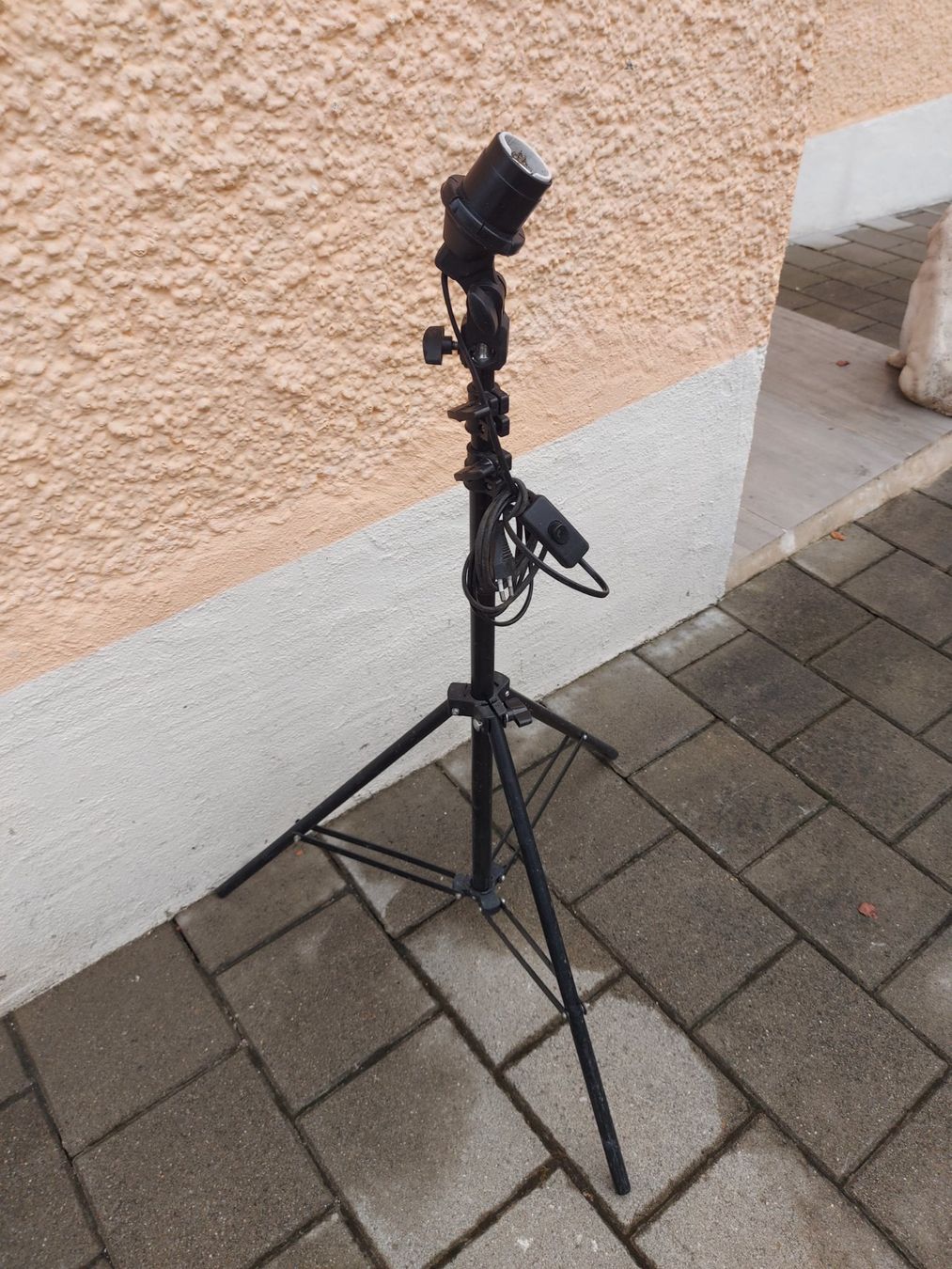 Stative & Stativköpfe: schwarzes Teleskop-Stativ; Lampenstativ; mit E27Sockel – Gebraucht aus Rheinau von profitronic.shop 5