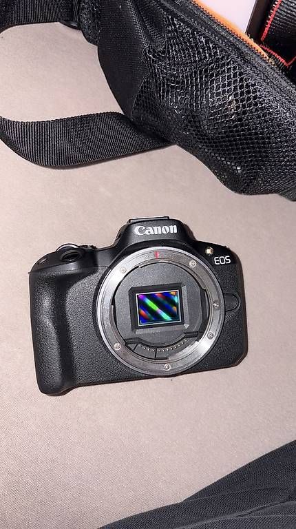 Appareil photo: Canon EOS R50 mit Objektiv – D'occasion à Niederuzwil par koz_s822 1