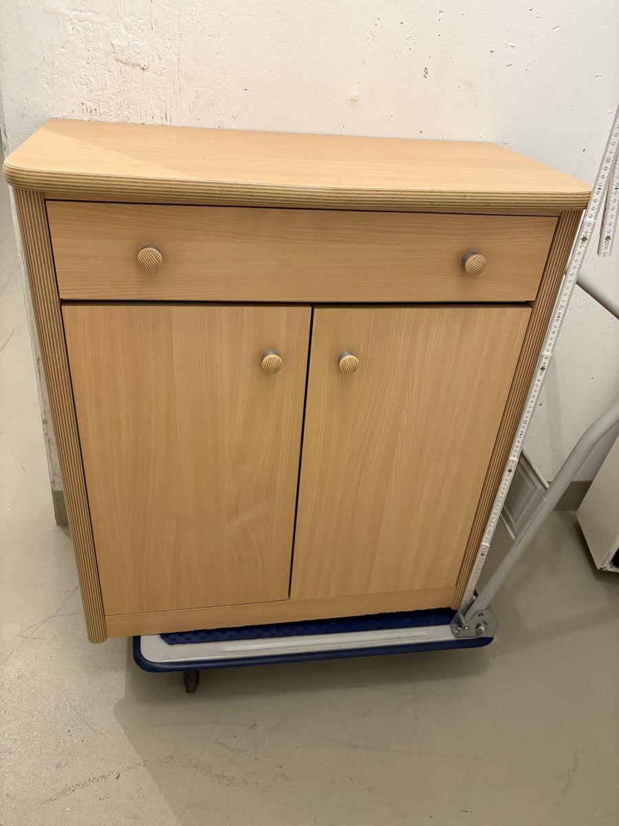 Cassettiere: Sideboard Buche Optik 1 Schublade 2 Türen – Usato da Gossau ZH venduto da Pasmen88
