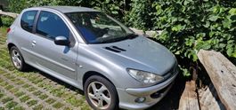 Peugeot 206 Quiksilver silber gebraucht in gutem Zustand