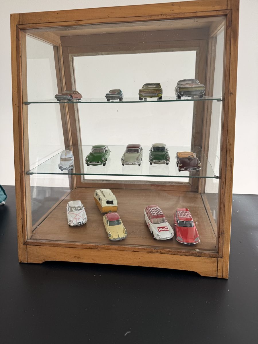Modellautos: Vitrine mit Modellautos – Gebraucht aus Wald/ZH von spandau723