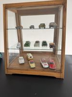 Vitrine mit Modellautos