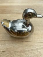 Metall-Ente, versilbert mit Messingflügel, Deko Figur