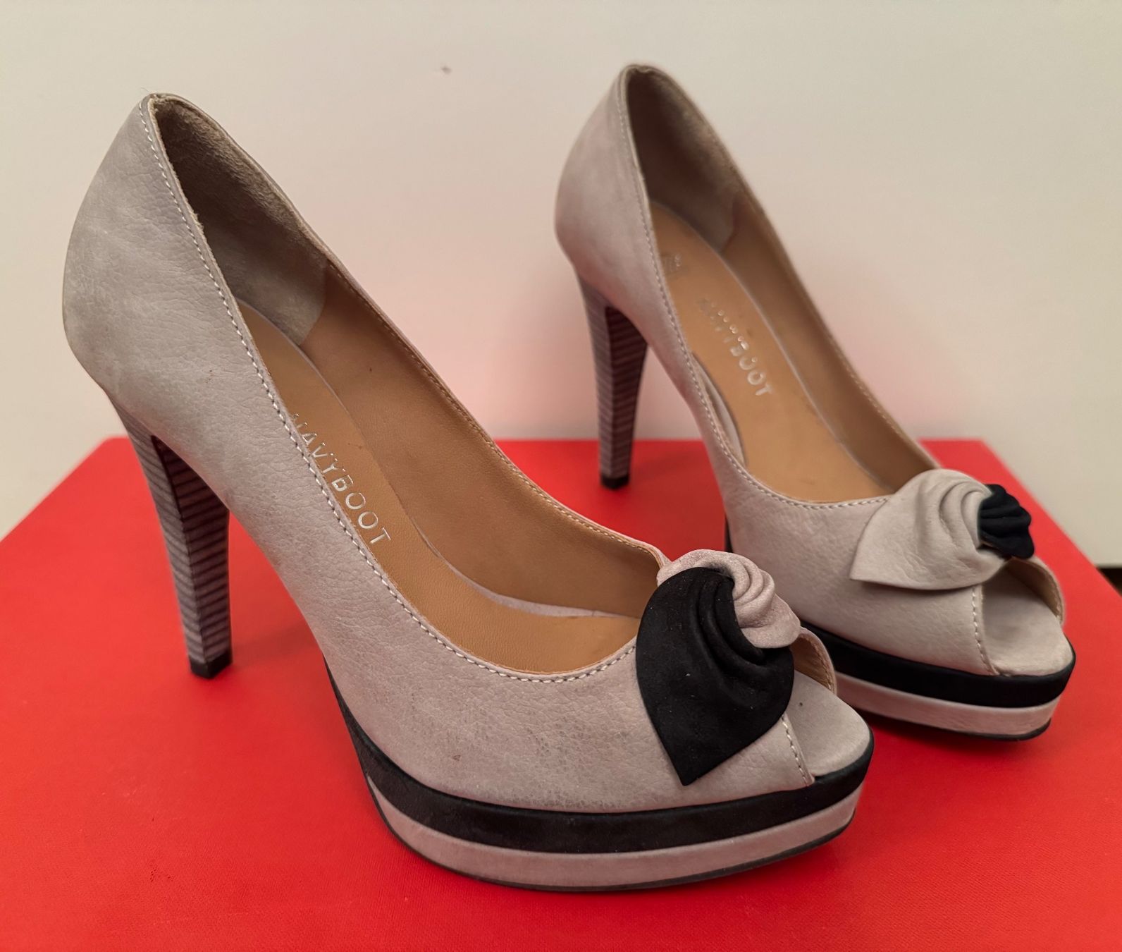 Navyboot Damenschuhe: Navy Boot Peeptoe Pumps mit Absatz, beige, Gr. 36 – Neu (gemäss Beschreibung) aus Zürich von Bertis5 1