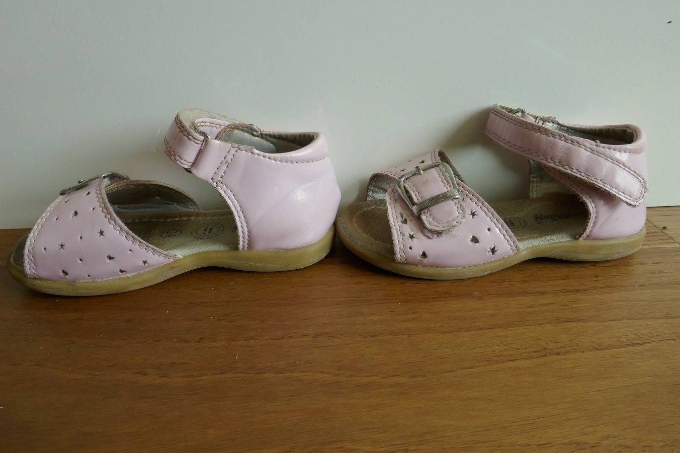 Scarpe per ragazze: Schmucke rosa Sandalen, Gr. 24 – Usato da Horgen venduto da Feli39 2