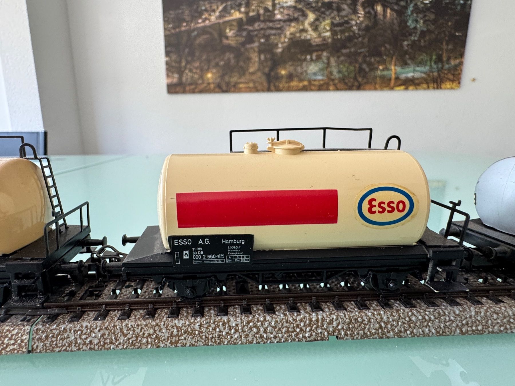 Märklin Modelleisenbahnen: 5 Kesselwegen Esso Märklin – Gebraucht aus Köniz von Henebe