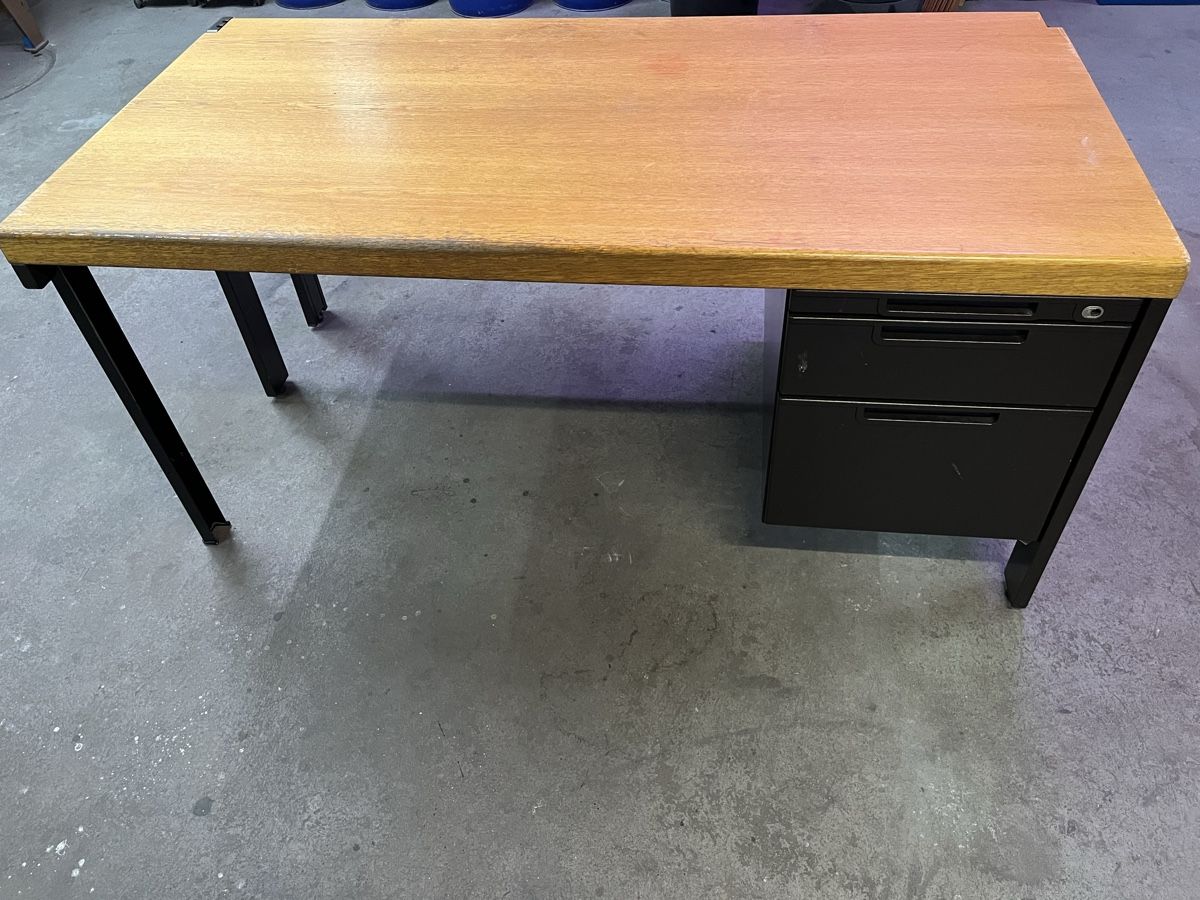 Tables: Arbeitstisch – Défectueux à Sumiswald par Beragi 1