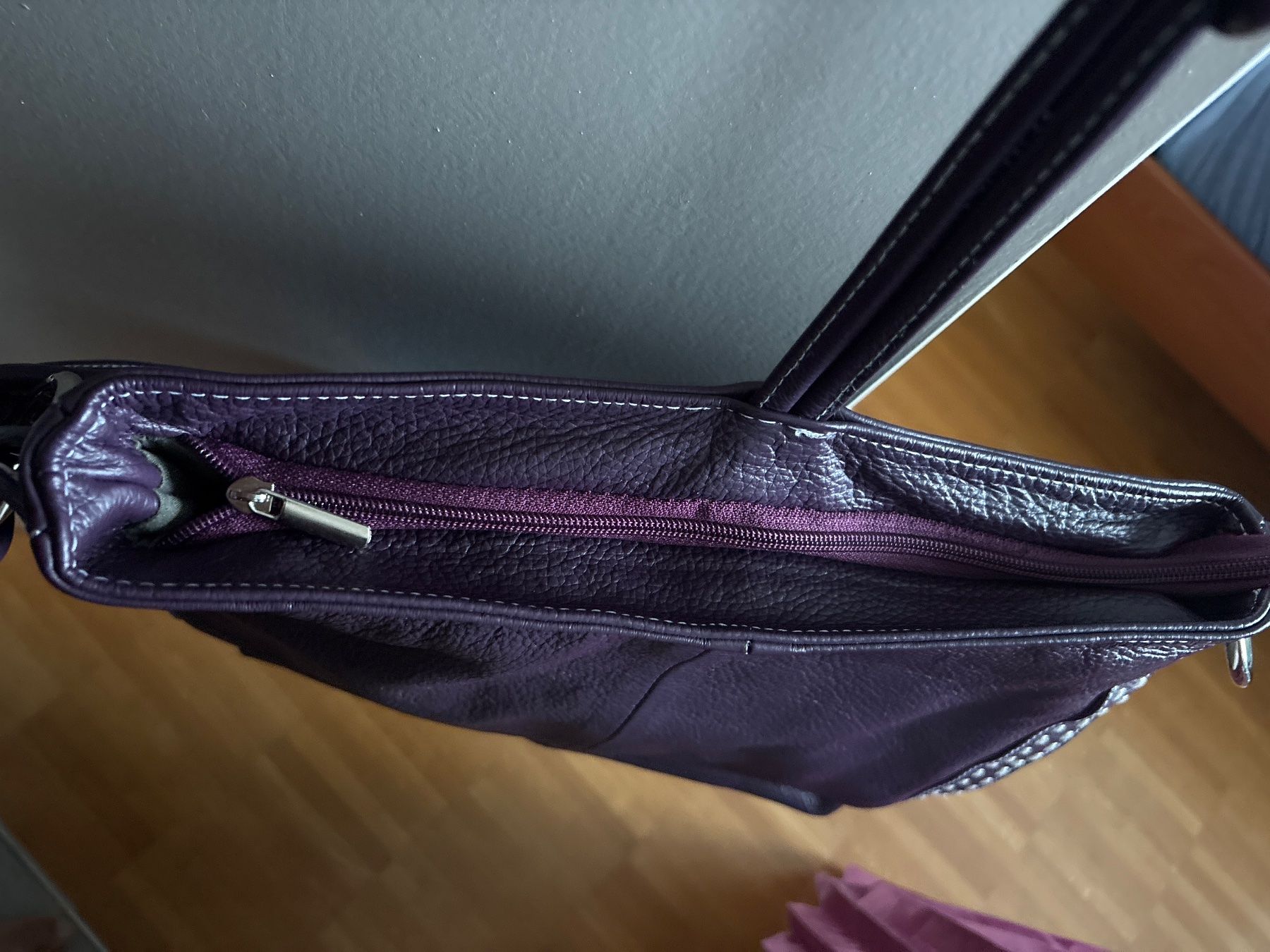 Taschen für Damen: Sac à main en cuir violet neuf – Neu (gemäss Beschreibung) aus Düdingen von Yellow 5