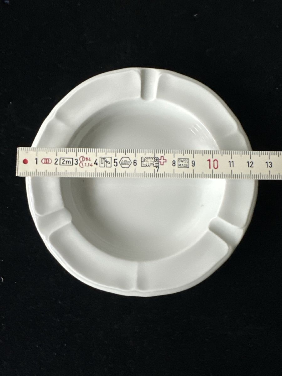 Portacenere: Weisser Langenthal, Aschenbecher D. Durchmesser: 13 cm – Usato da Zürich venduto da Chaeffeler 2