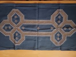 Tischläufer mit Hardanger Stickerei