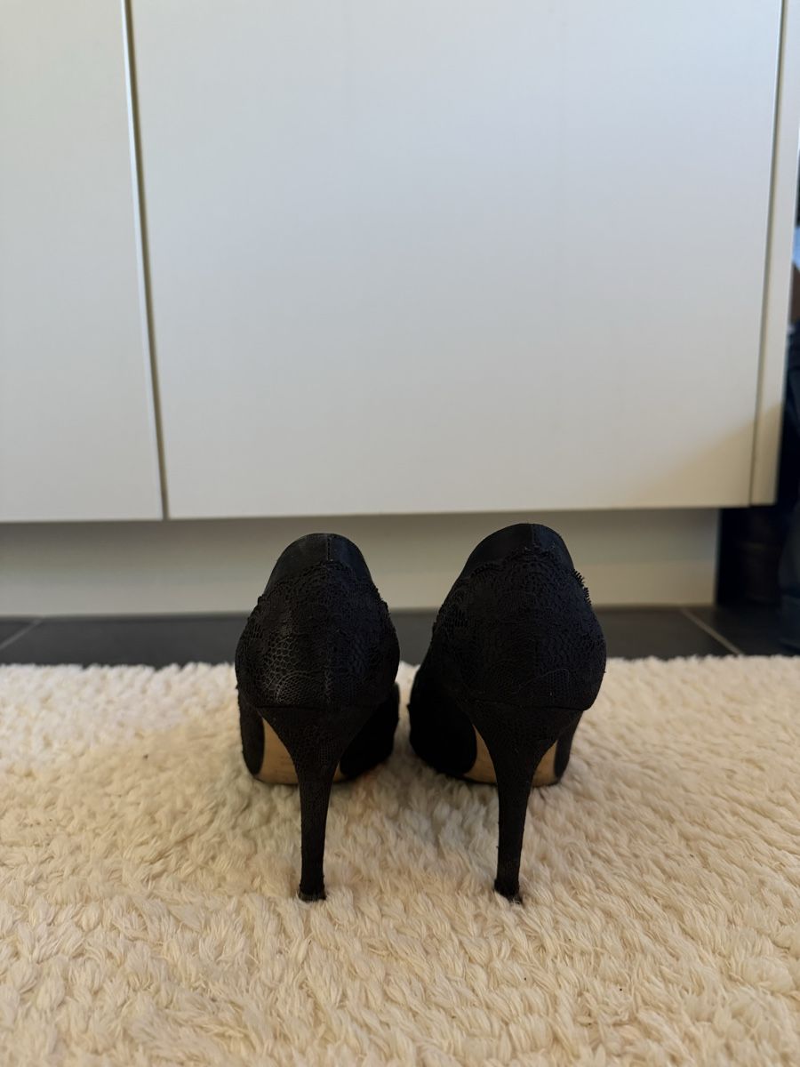 Scarpe da donna: Dolce & Gabbana Lace Heels – Usato da Ennetbürgen venduto da elainelillyyy 2