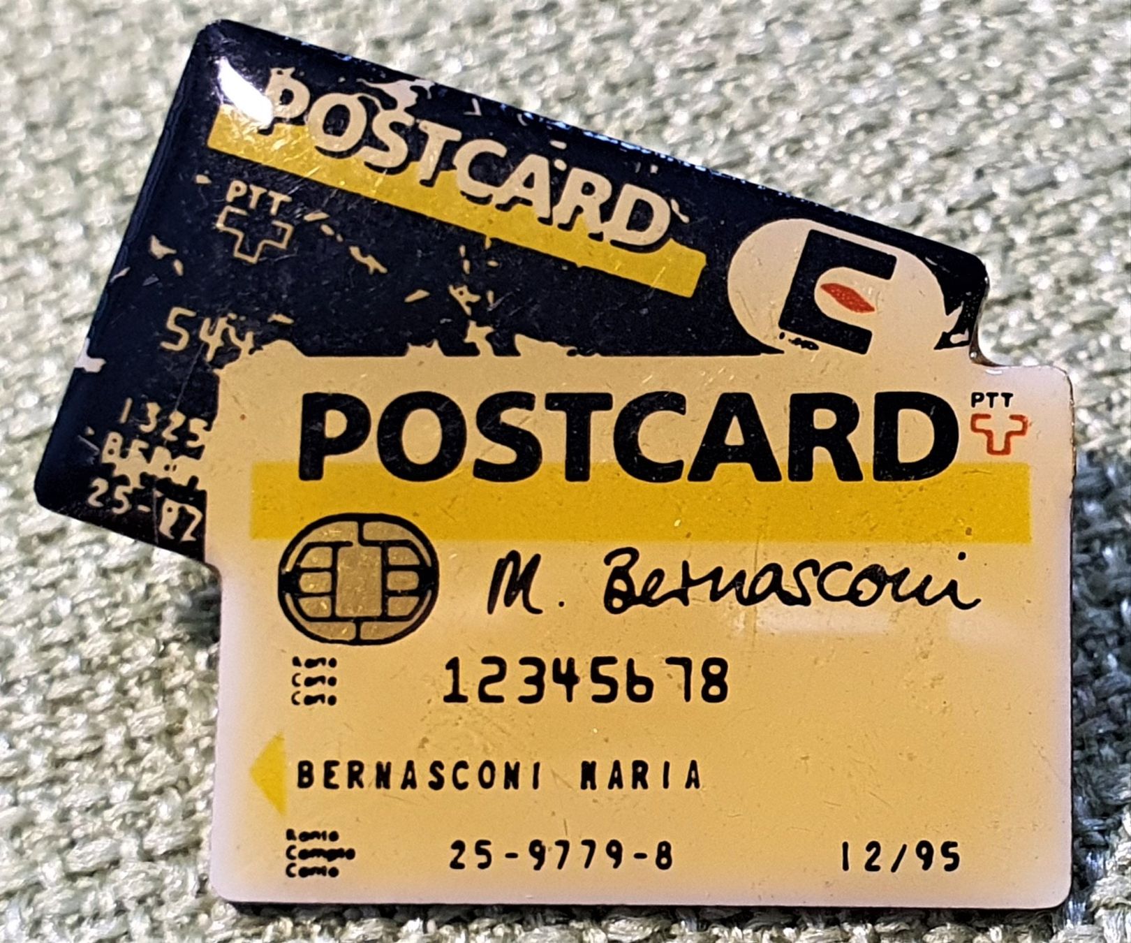 Placchette & Badge: O560 - Pin Die Post PTT PostFinance Postcard – Usato da Reinach BL venduto da Boston-Verkauf