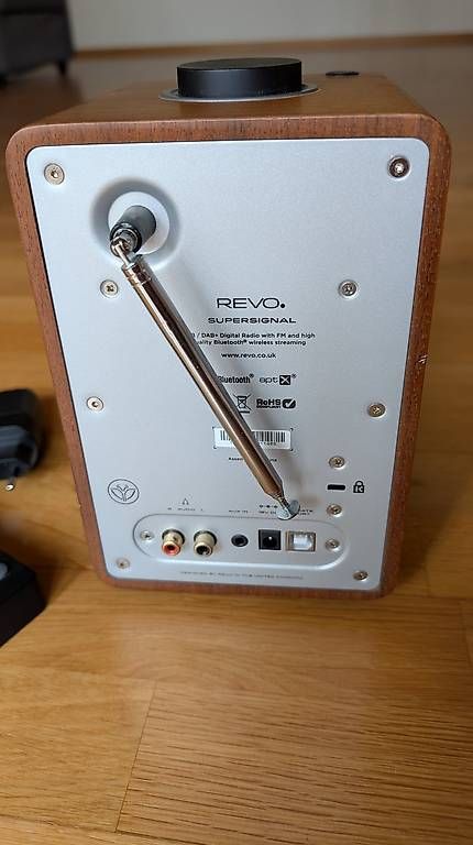 Revo Radios: Revo SuperSignal DAB+ Radio Silber – Gebraucht aus Innertkirchen von Flir 1