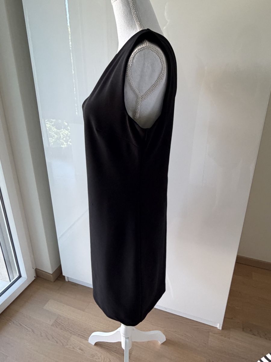 Mango Vestiti: Mango - Black V-neck sleeveless dress – Usato da Nyon venduto da Deb_D39 3