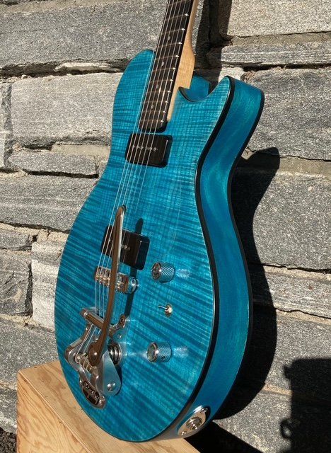 Musikinstrumente: Custom E-Gitarre mit Bigsby – Neu (gemäss Beschreibung) aus Faulensee von Musicman71 2
