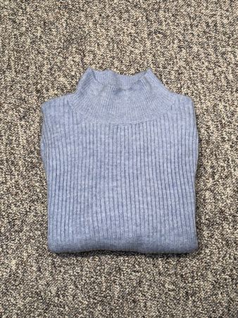 Très joli pull bleu clair S