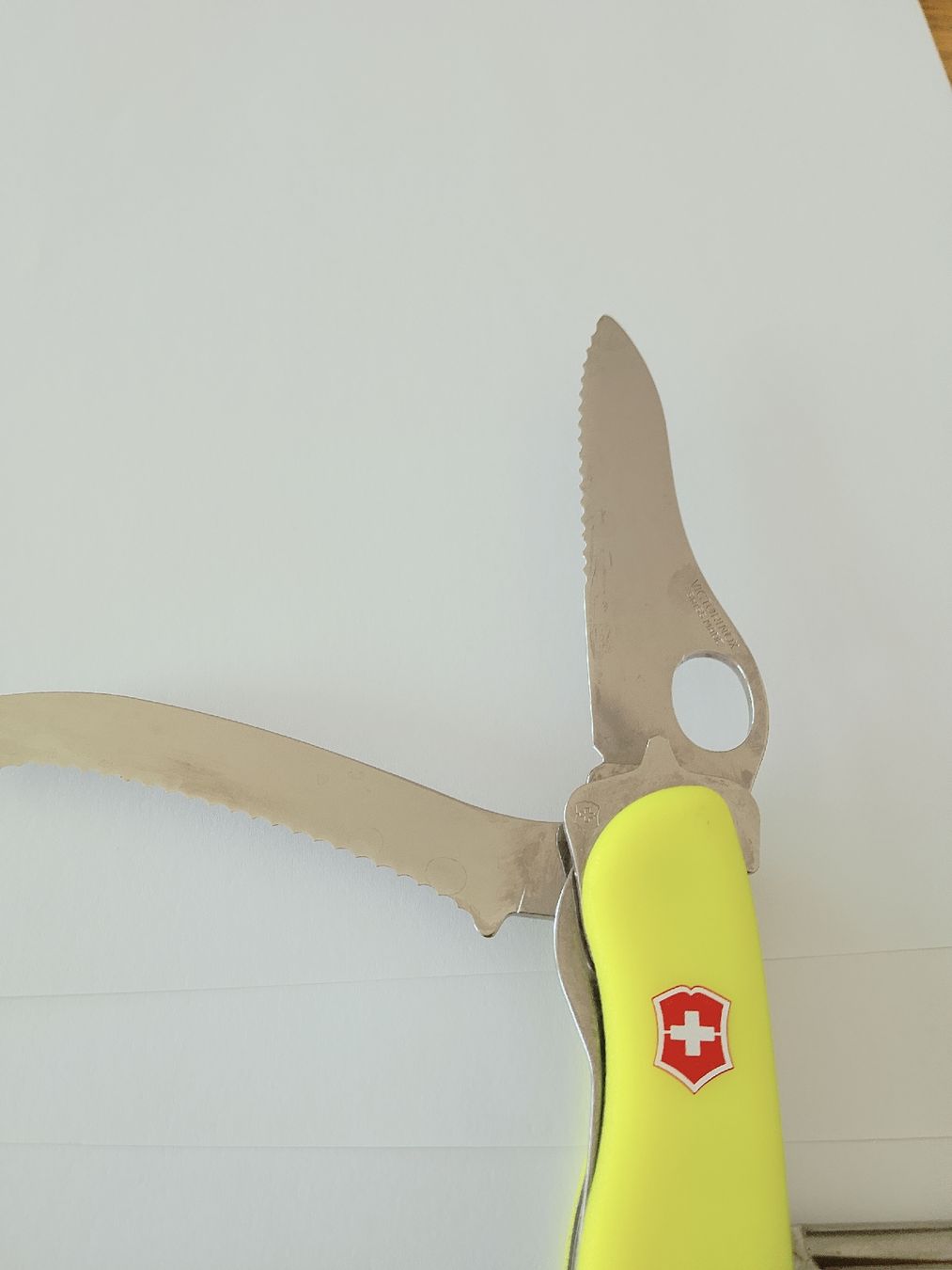 Victorinox Coltelli tascabile: Neues Victorinox Rescue Tool Sackmesser  – Nuovo (secondo la descrizione) da Biel/Bienne venduto da Vintage-timearts 2