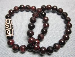 NEU 2 Edelsteinarmbänder: natürlicher Granat mit Dzi Stein
