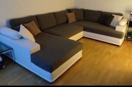 Ecksofa grau/weiss mit Bettfunktion im gutem Zustand