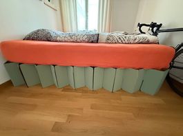 Room in a Box Karton Bett