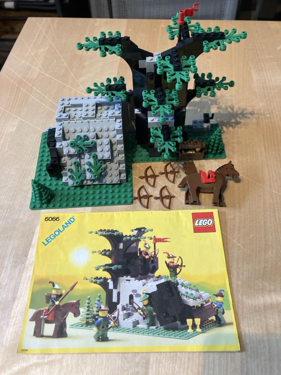 Lego Kit di costruzioni: Lego 6066 Camouflagged Outpost  – Usato da Glarus venduto da Jhuber78