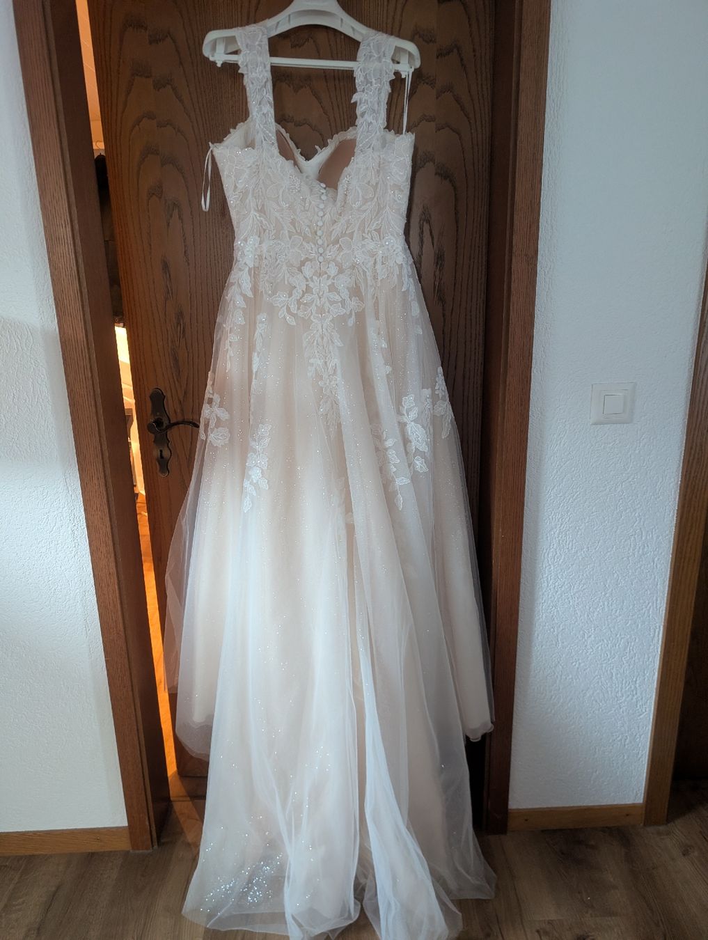Kleider: Brautkleid mit Spitze und Glitzertüll, Grösse 50, gebraucht – Gebraucht aus Kaisten von dan_l57d 1