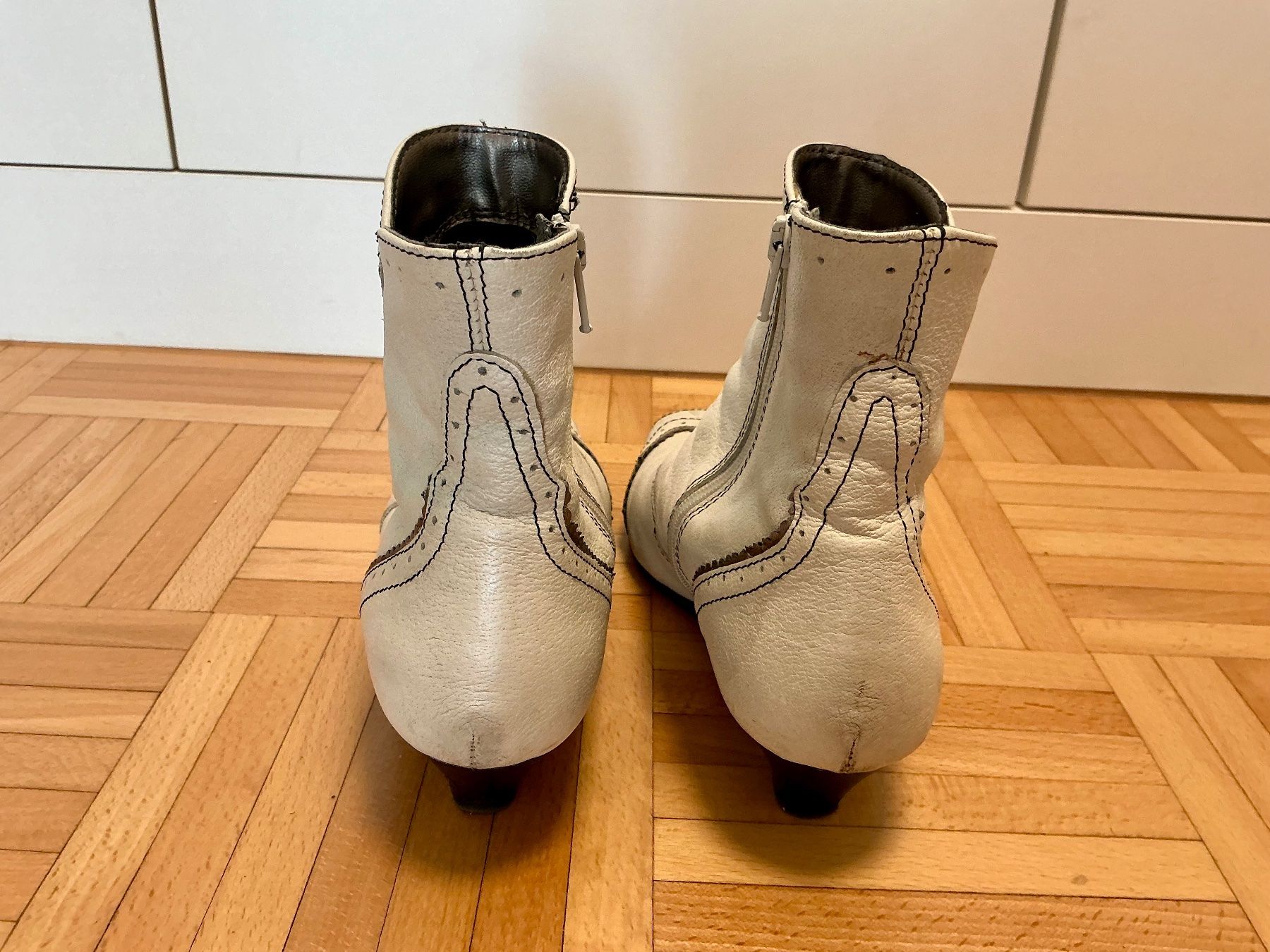 Scarpe da donna: Wunderschöne Stiefeletten, Echtleder, Grösse 36, Vintage – Usato da Zürich venduto da Mia712 3
