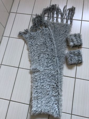 Flauschiger Winter Schal mit Stulpen, Grau - Top Zustand!