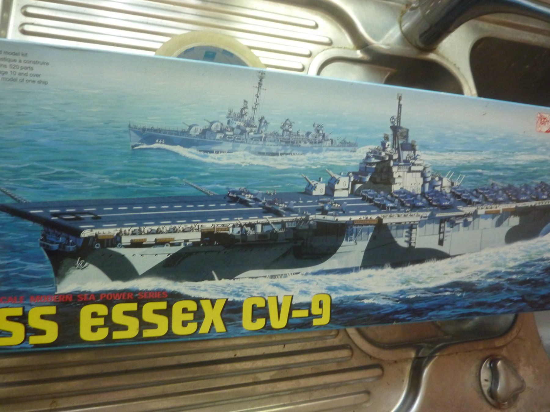 Kit di modellismo & Modellini statici: USS ESSEX CV-9 – Nuovo e nell'imballaggio originale da Balsthal venduto da bouteliee